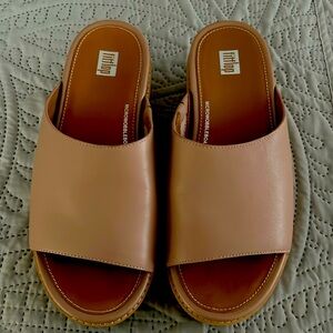 Fit flop wedges